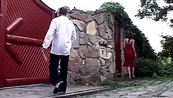 Тајна Посета Данског Тинејџера Кући Задовољства.