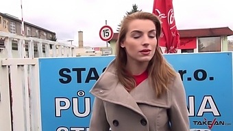 Victoria Daniels, Češka Tajnica, Se Zadovolji Z Več Moškimi Ejakulacijami V Kombiju