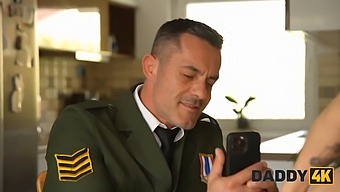 Преварену Жену Ухвати И Казни Њен Напаљени Комшија.
